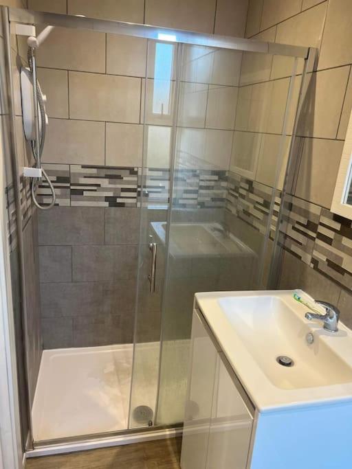 1 Bedroom Flat, Fully Furnished Kingston upon Hull Bagian luar foto